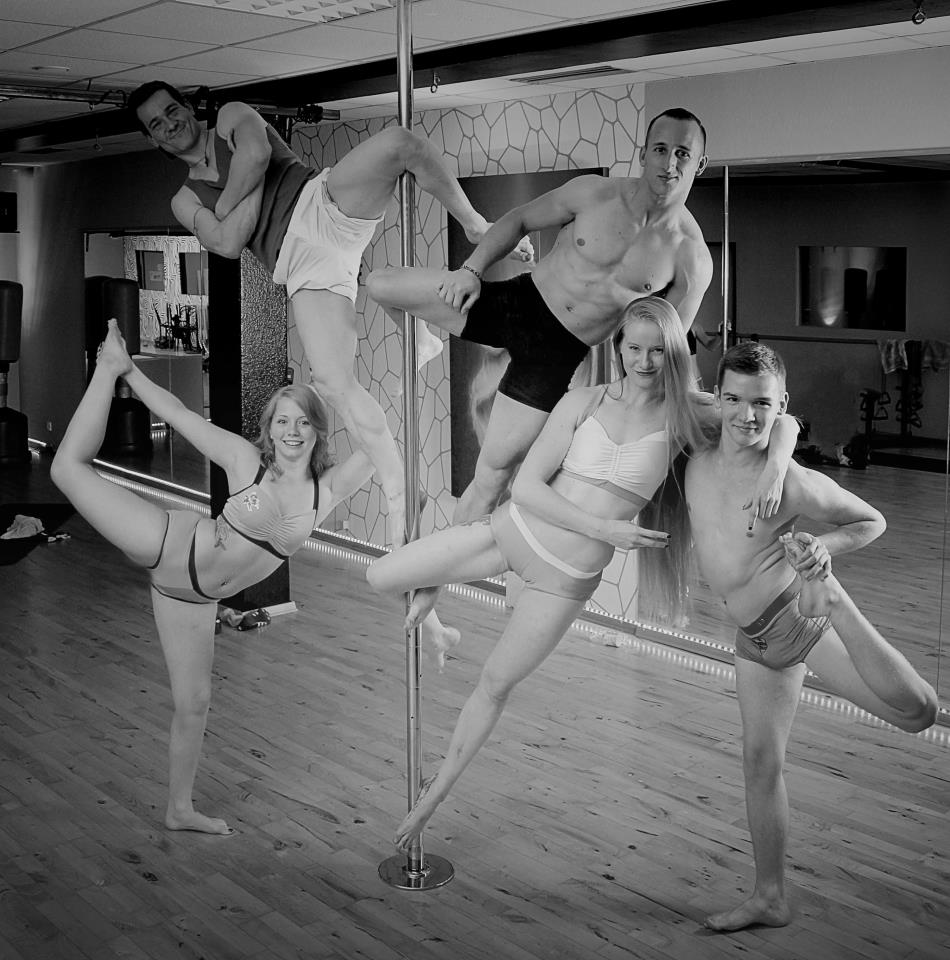 Willkommen in der Pole Dance Academy! Willkommen in der Pole Dance Academy!